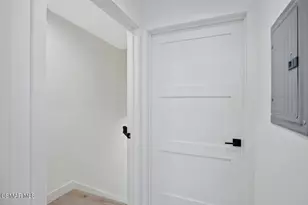 11964 Whalers Ln, Malibu, CA 90265 - Photo 21