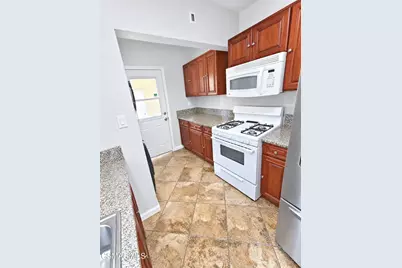 10449 Chandler Boulevard, North Hollywood, CA 91601 - Photo 5