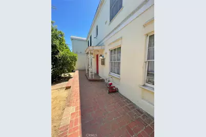 2018 W 39th Street, Los Angeles, CA 90008 - Photo 1