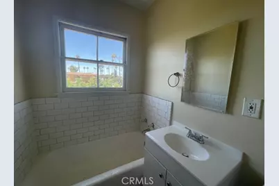 2018 W 39th Street, Los Angeles, CA 90008 - Photo 17