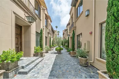 823 S Bundy Drive #110, Los Angeles, CA 90049 - Photo 3