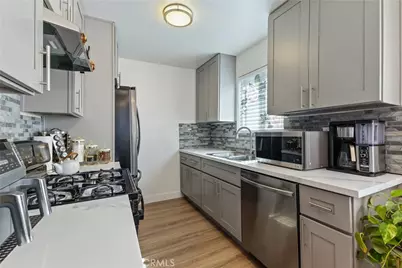 1052 Elm Avenue, Glendale, CA 91201 - Photo 27