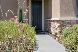36067 Roaring Fork Dr, Winchester, CA 92596 - Photo 3