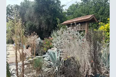 1371 El Corto Drive, Altadena, CA 91001 - Photo 13