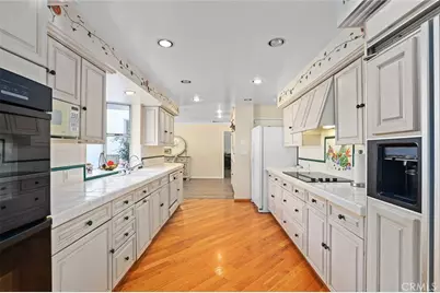 1127 W Foothill Boulevard, Arcadia, CA 91006 - Photo 17