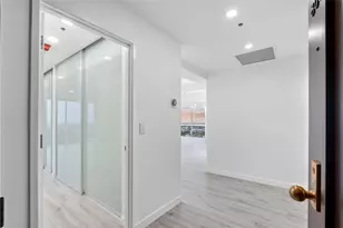 10790 Wilshire Blvd, Los Angeles, CA 90024 - Photo 21