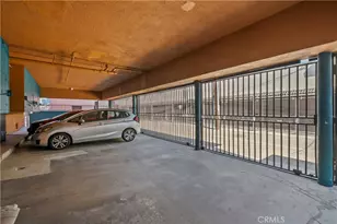 4015 Palmwood Dr, Los Angeles, CA 90008 - Photo 13