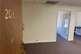 596 N Lake Ave, Pasadena, CA 91101 - Photo 1