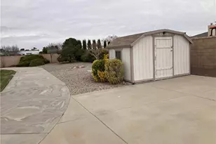 12563 Sarsi Ct, Apple Valley, CA 92308 - Photo 9