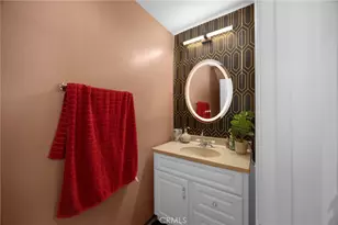 11522 Honeyglen Rd, Pacoima, CA 91331 - Photo 9