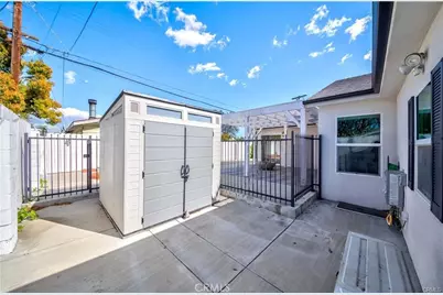 7426 Leescott Avenue, Lake Balboa, CA 91406 - Photo 17