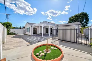 7426 Leescott Ave, Lake Balboa, CA 91406 - Photo 15