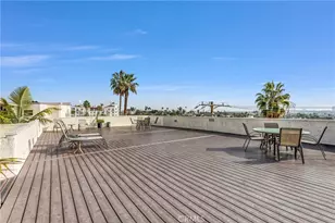 8400 De Longpre, West Hollywood, CA 90069 - Photo 15