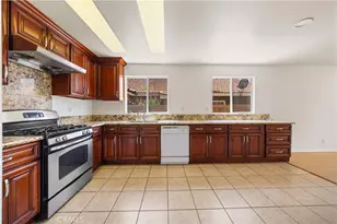 11320 Laureen Ct, Fontana, CA 92337 - Photo 9
