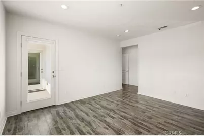 211 S Hoover Street, Los Angeles, CA 90004 - Photo 27