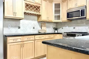 690 S Marengo Ave, Pasadena, CA 91106 - Photo 11