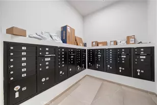 218 N El Molino Ave, Pasadena, CA 91101 - Photo 9