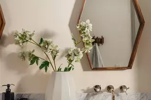 2932 Edgehill Dr, Los Angeles, CA 90018 - Photo 17