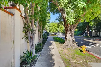 1805 Outpost Dr, Los Angeles, CA 90068 - Photo 57