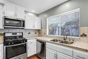 8073 Dowd Ct, Fontana, CA 92336 - Photo 9