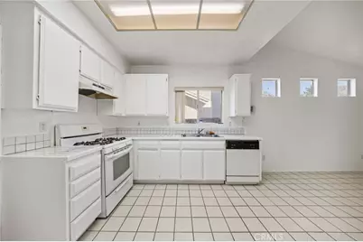 12175 Cobblestone Drive, Victorville, CA 92392 - Photo 9