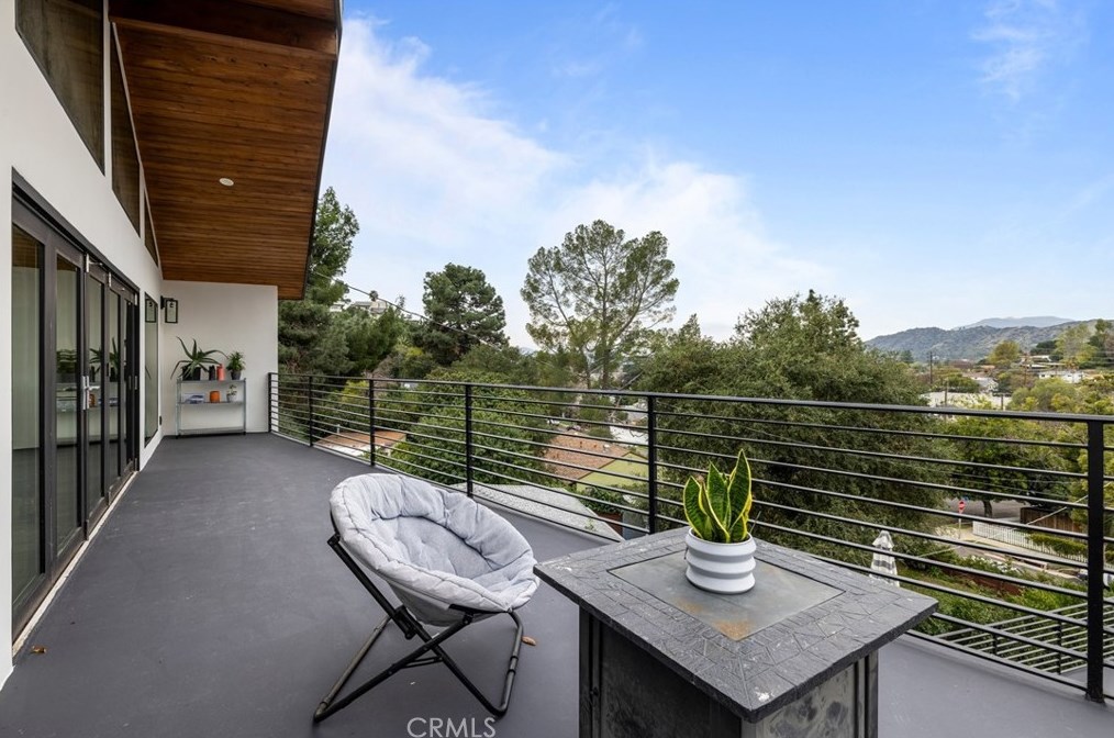1324 Oak Grove Dr, Los Angeles CA  90041-3116 exterior