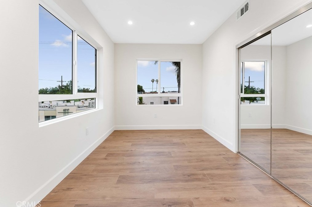 4559 18th St, Los Angeles CA  90019-5843 exterior