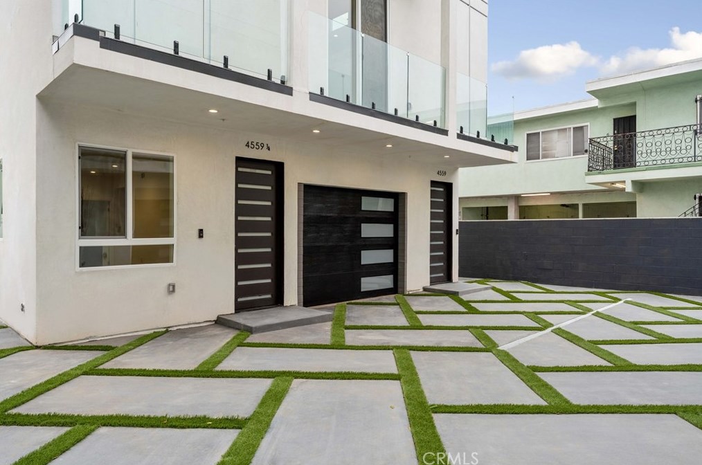 4559 18th St, Los Angeles CA  90019-5843 exterior