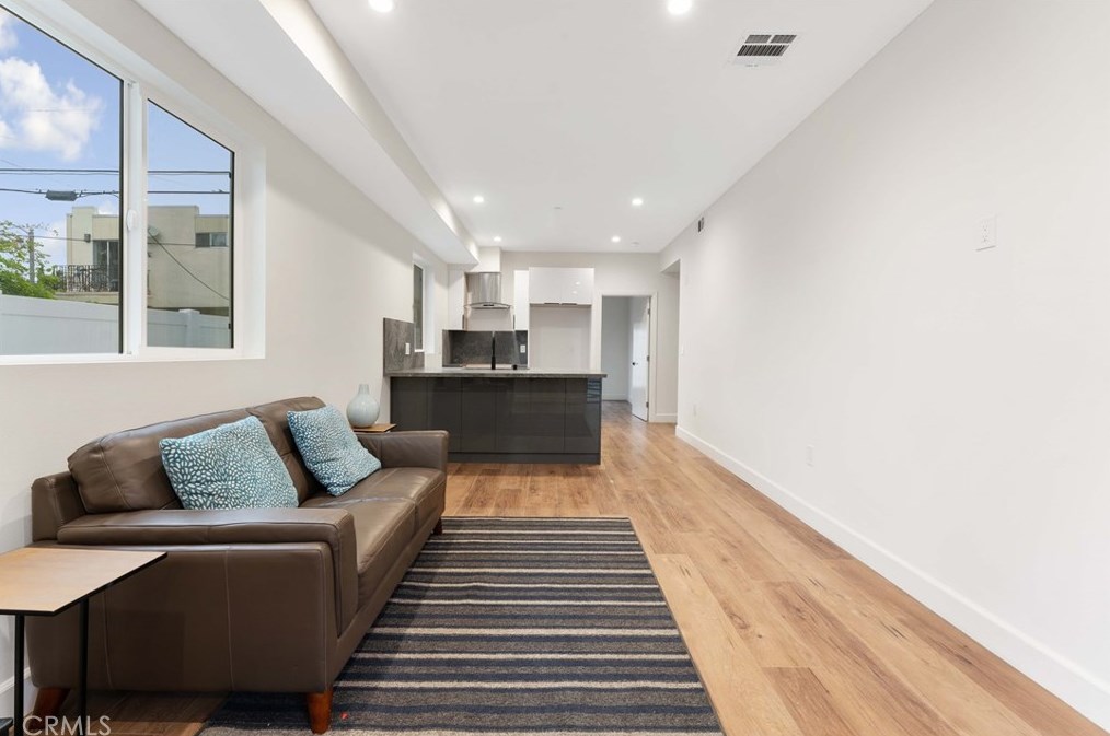 4559 18th St, Los Angeles CA  90019-5843 exterior