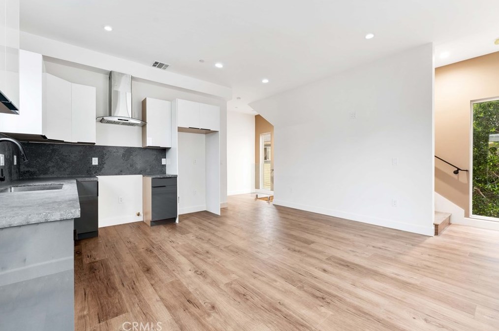 4559 18th St, Los Angeles CA  90019-5843 exterior