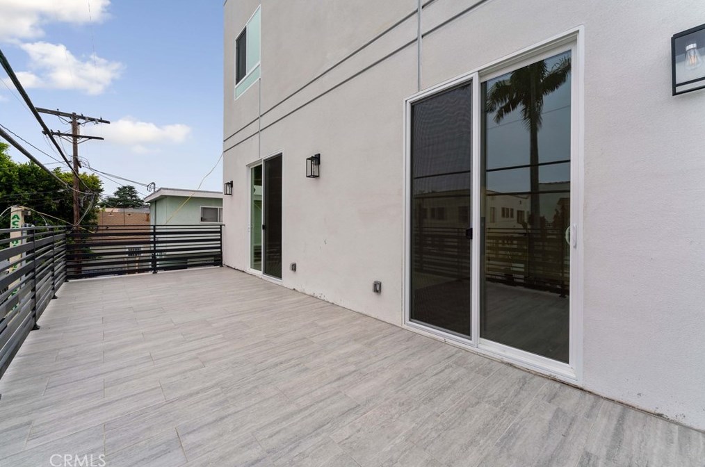 4559 18th St, Los Angeles CA  90019-5843 exterior