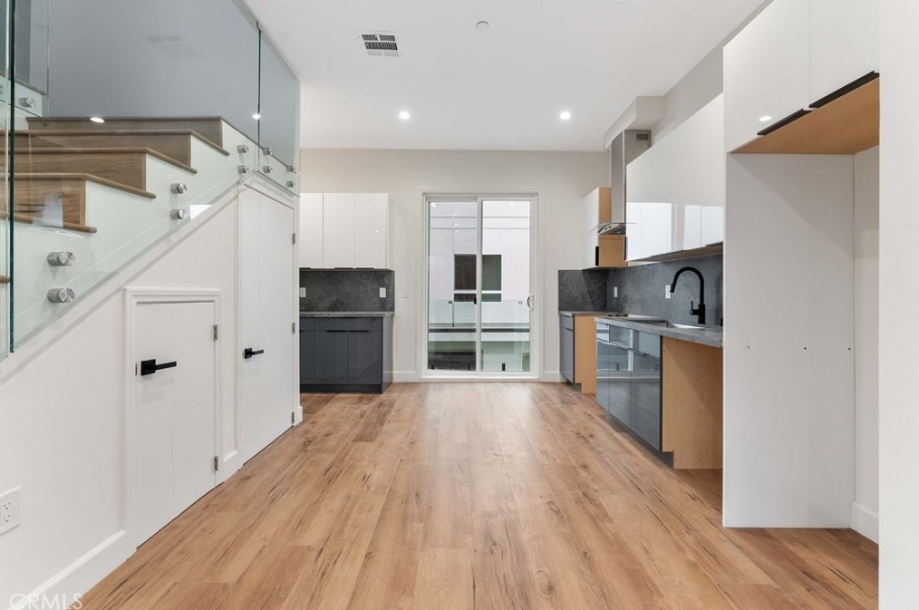 4559 18th St, Los Angeles CA  90019-5843 exterior