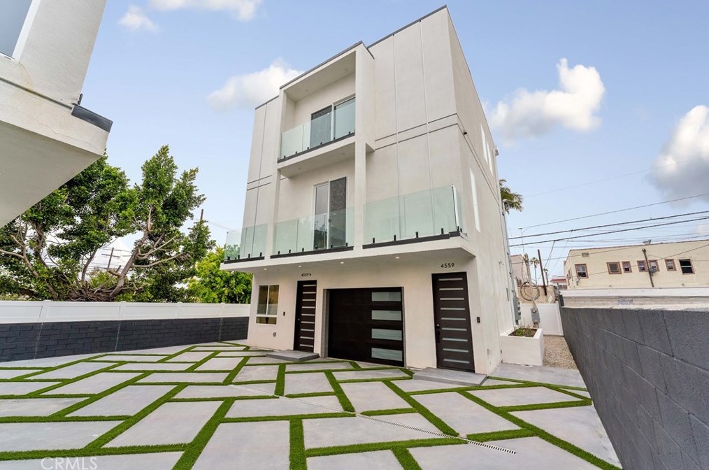4559 18th St, Los Angeles CA  90019-5843 exterior