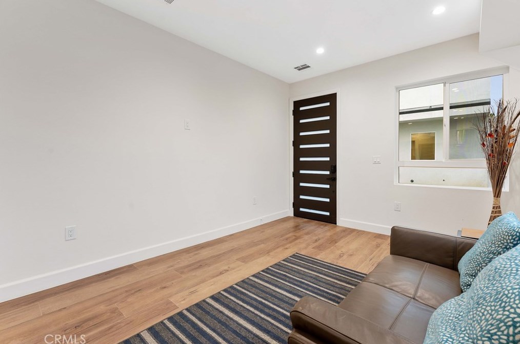 4559 18th St, Los Angeles CA  90019-5843 exterior
