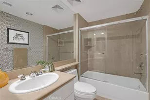 305 Arnaz Dr, Los Angeles, CA 90048 - Photo 17