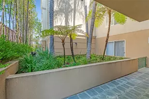 305 Arnaz Dr, Los Angeles, CA 90048 - Photo 25