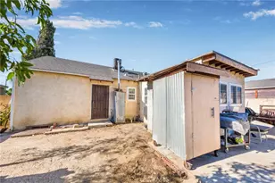 10425 Rainier St, Los Angeles, CA 91352 - Photo 17