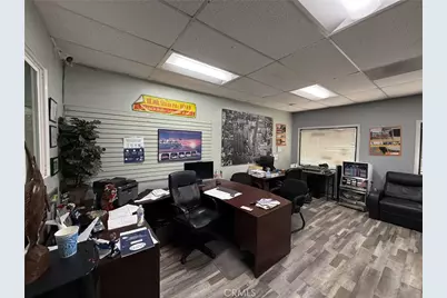 10548 Victory Boulevard, North Hollywood, CA 91606 - Photo 3