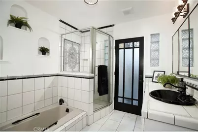 6956 Ranchito, Van Nuys, CA 91405 - Photo 9