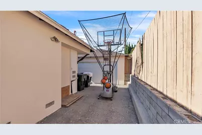 919 E Delaware Road, Burbank, CA 91504 - Photo 35