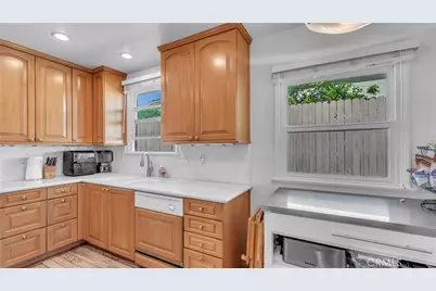 919 E Delaware Road, Burbank, CA 91504 - Photo 15