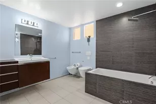 5675 Spreading Oak Dr, Los Angeles, CA 90068 - Photo 21