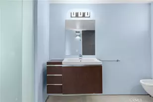 5675 Spreading Oak Dr, Los Angeles, CA 90068 - Photo 23