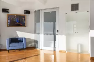 5675 Spreading Oak Dr, Los Angeles, CA 90068 - Photo 31