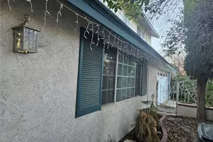 25219 Vermont Dr, Newhall, CA 91321 - Photo 3