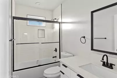 1726 Menlo Avenue, Los Angeles, CA 90006 - Photo 29