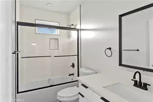 1726 Menlo Ave, Los Angeles, CA 90006 - Photo 29