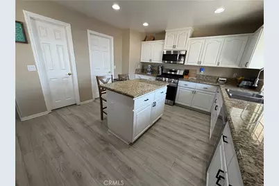 9725 Susan Avenue, California City, CA 93505 - Photo 7