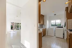 345 S Beachwood Dr, Burbank, CA 91506 - Photo 15