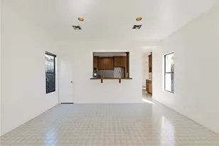 345 S Beachwood Dr, Burbank, CA 91506 - Photo 23